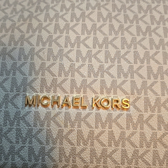 MICHAEL KORS VANILLA LARGE JET SET CHAIN SHOULDER TOTE BAG/ PURSE - Picture 2 of 16